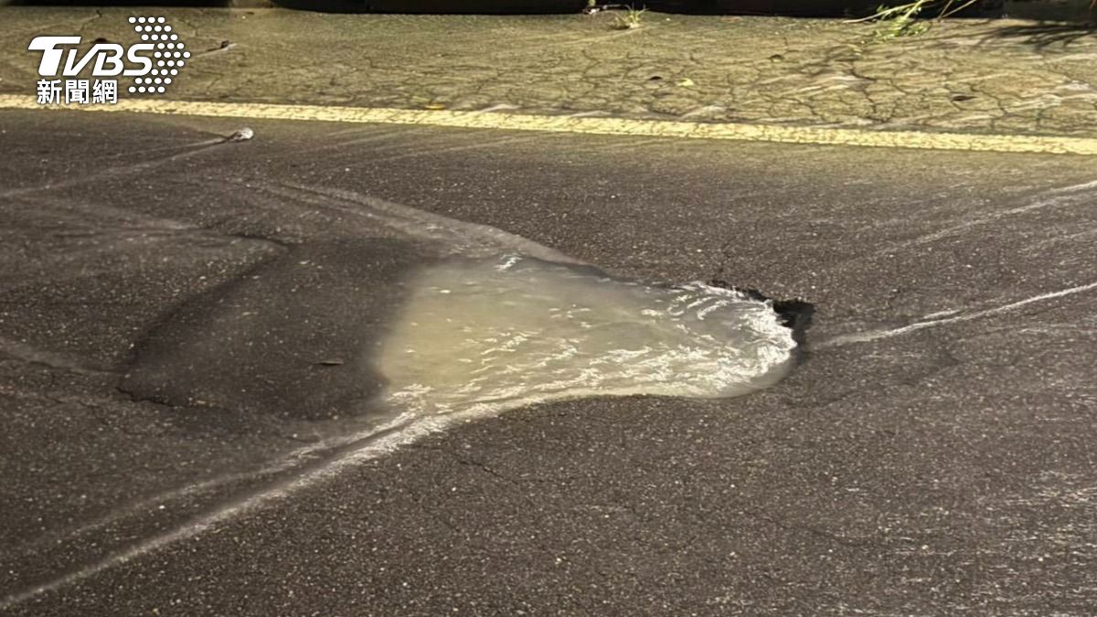 24小時內奪2命！基隆外送員遇坑洞自摔　女騎士撞圍欄喪命