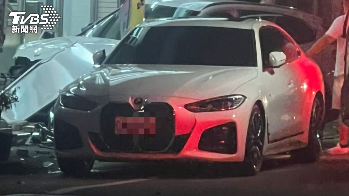 彰化街頭4豪車「競速尬車」失控撞超商 1無辜路人重傷搶命中