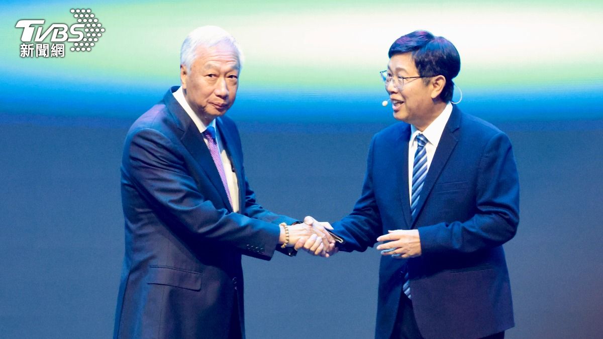 鴻海科技日／郭台銘驚喜現身　劉揚偉致謝：沒有郭董沒有鴻海