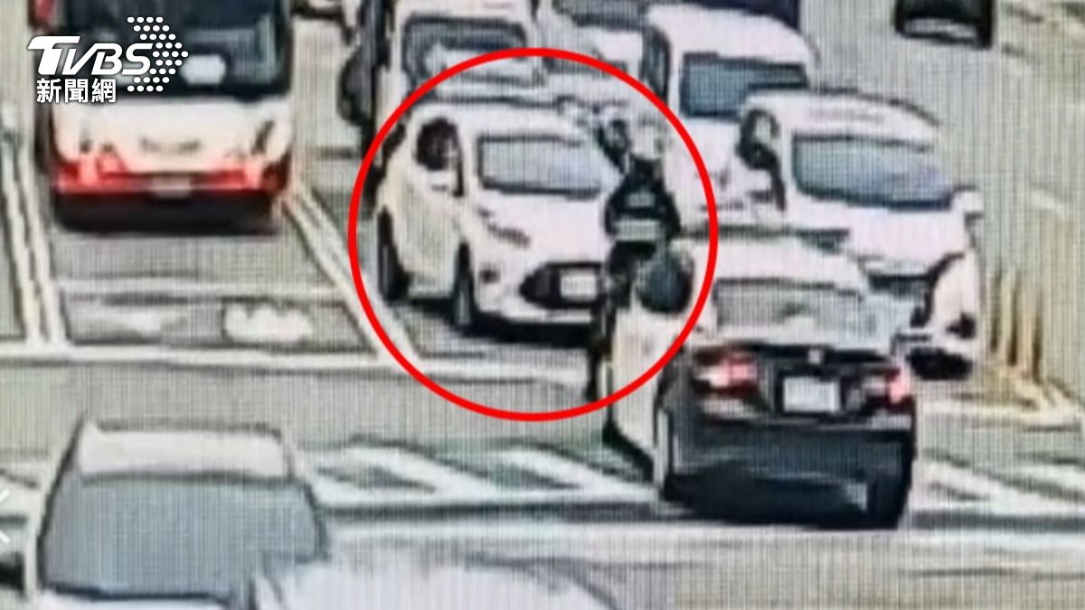 路中昏睡快1小時！男駕駛手握毒品露餡　見警矇問：我在哪裡