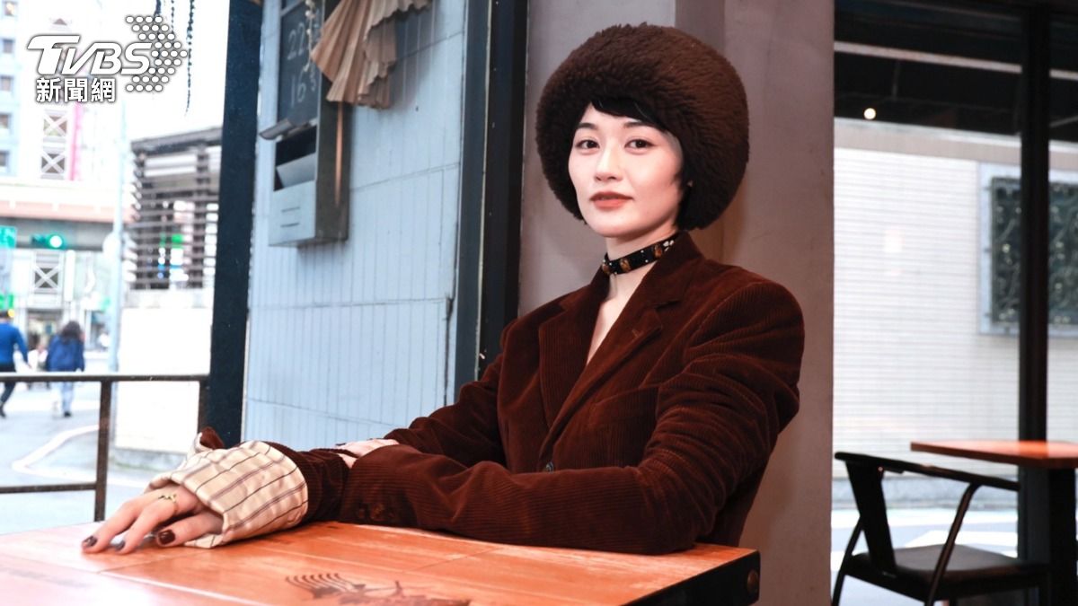 專訪/鄧濤合體韓寧拍《女孩不平凡》同志情侶先拍情侶照 橘色短髮不怕颱風吹