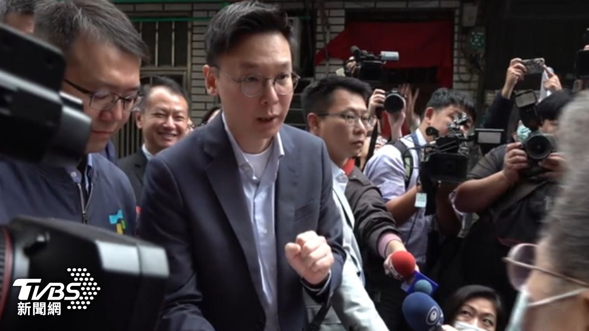 才剛發！　全民國防手冊被當廢紙「丟回收」