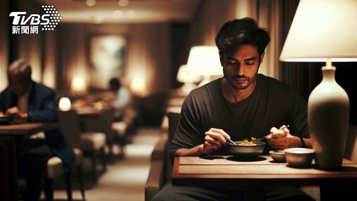 單身貴族遭歧視？韓國麵店拒絕獨食客「有空位也不接」：不賣孤獨