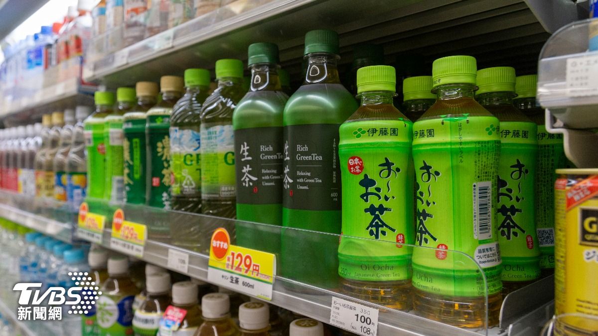 工作不順惡作劇！日噁男「尿液裝瓶」放架上　超商客人險喝下