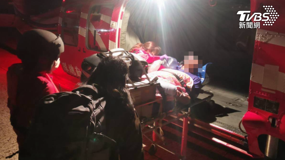 綠島男疑閃三角錐慘摔　衛生所缺外科醫！直升機助轉診