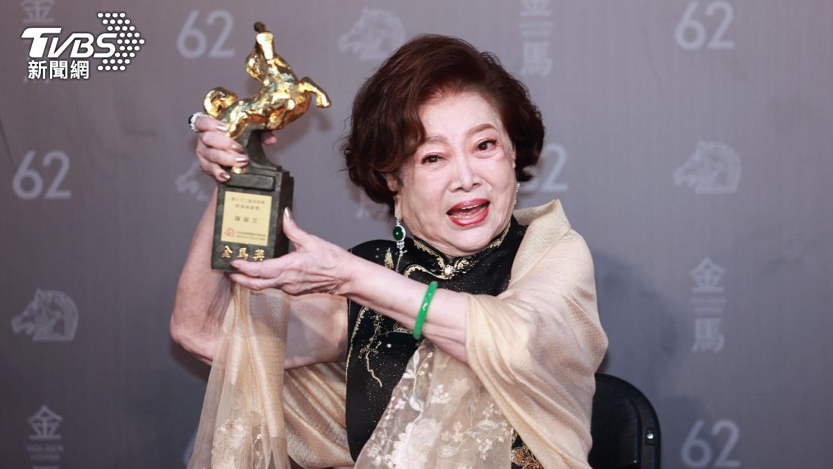 金馬62／陳淑芳奪終身成就獎堅持不漲價　落淚喊：我能夠一輩子演下去
