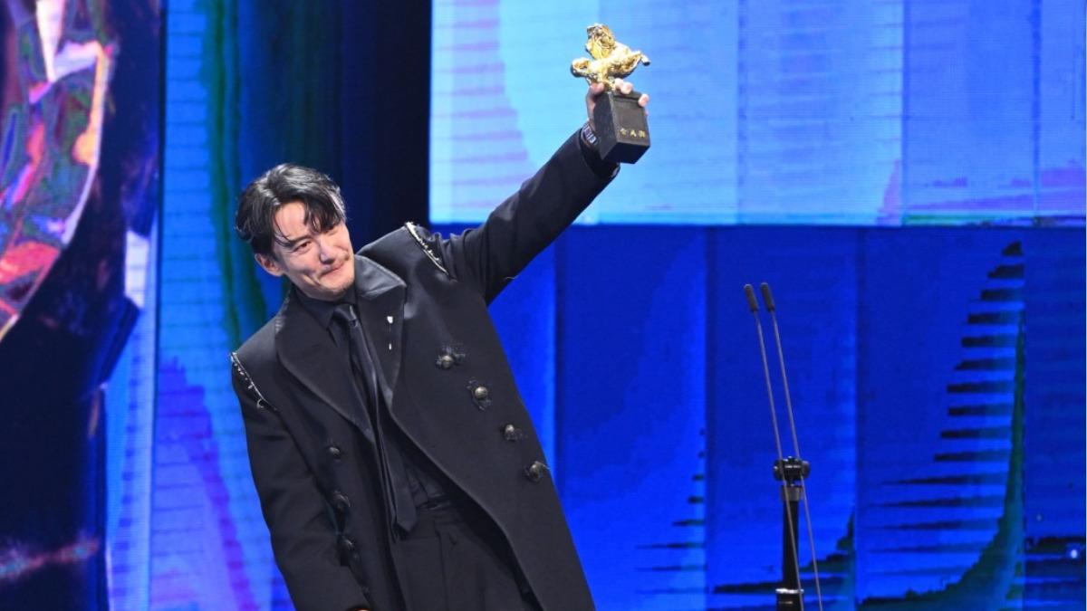 張震《幸福之路》二度封帝擁抱妻女 不管有沒有拿獎都盡力而為