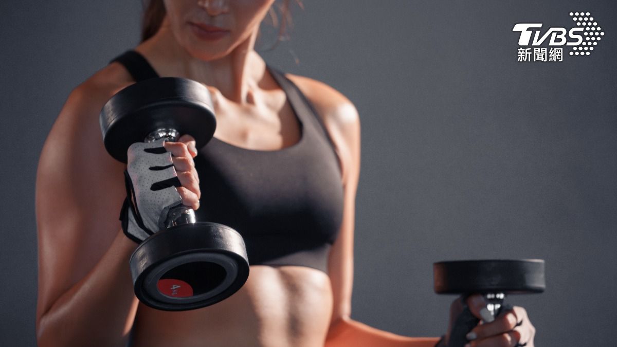 重訓比有氧減脂更有效！專家籲做對4件事「休息照樣燃燒卡路里」