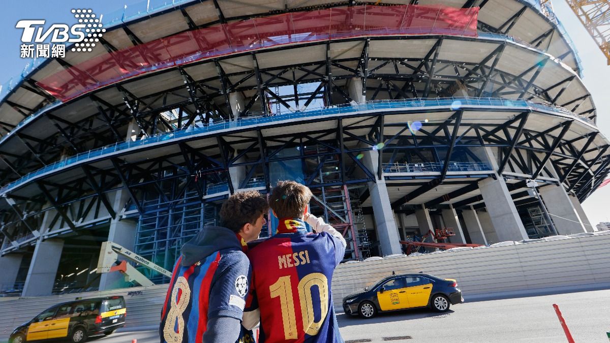 隔909日！　西甲巴塞隆納重返「諾坎普」　4萬5000球迷同歡