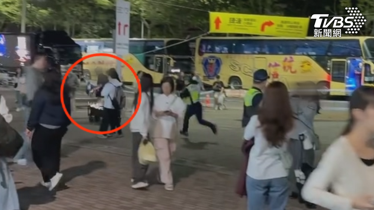 想賺TWICE財！攤商挨罰還繼續擺　2hrs後又被抓跑給女警追