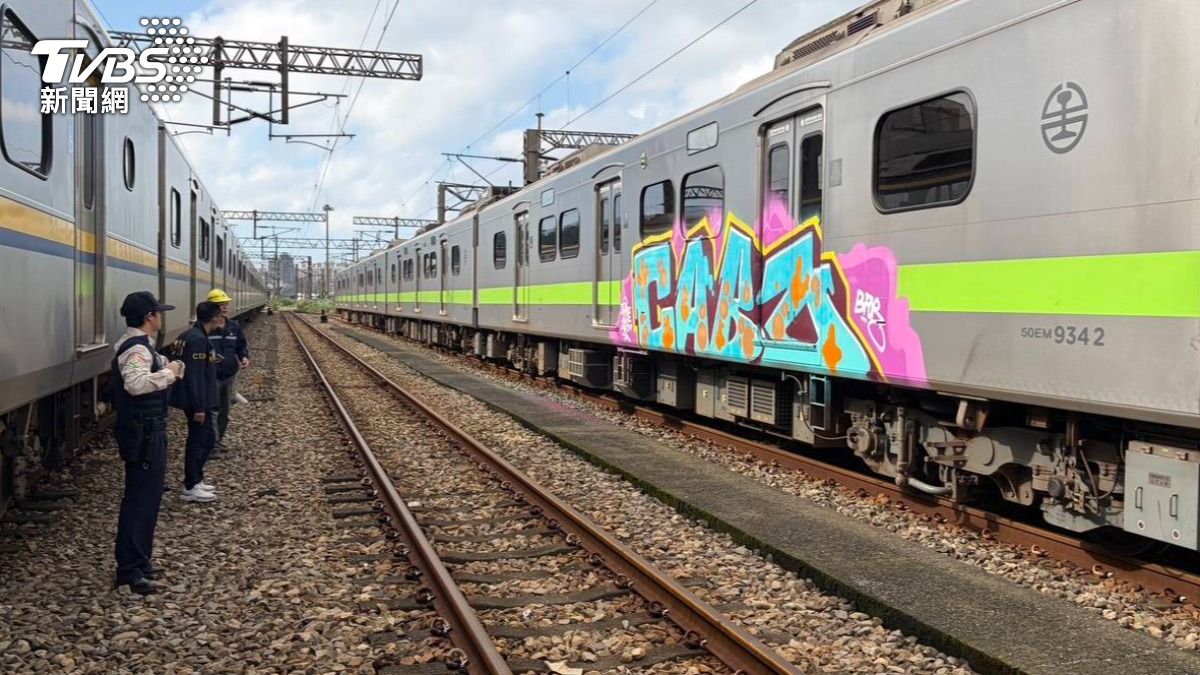 列車遭大面積噴漆！台鐵公司報警求償　最重可處7年徒刑