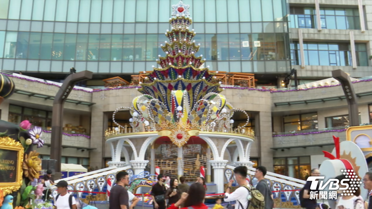 最美比拚！20米耶誕樹PK威尼斯造景　史努比也推快閃店