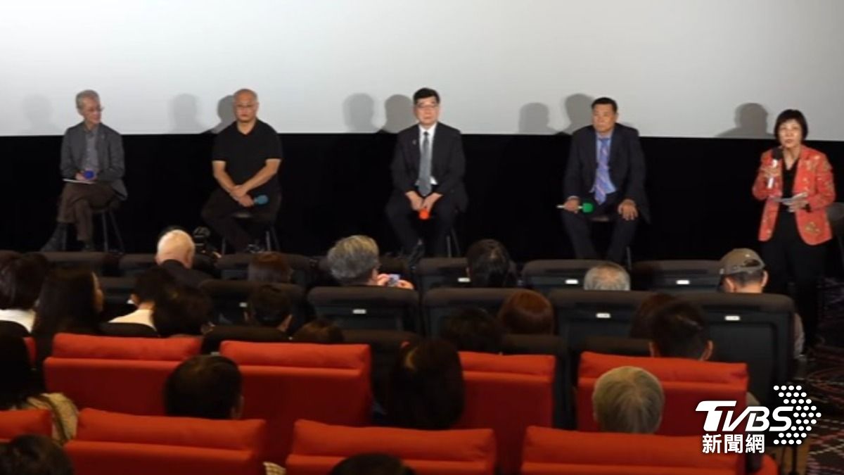 辦反中共講座被恐嚇「放彈」　 10便衣警藏人群