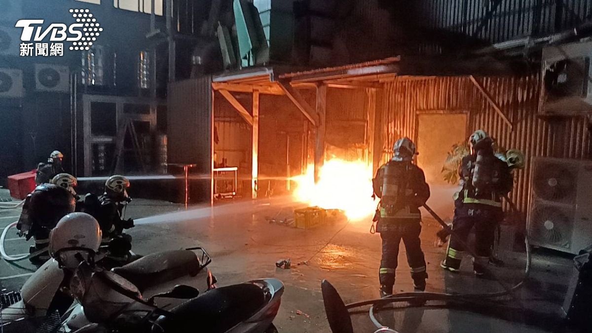 快訊/台中居酒屋火警!「5瓦斯桶爆燃」1員工遭燙傷
