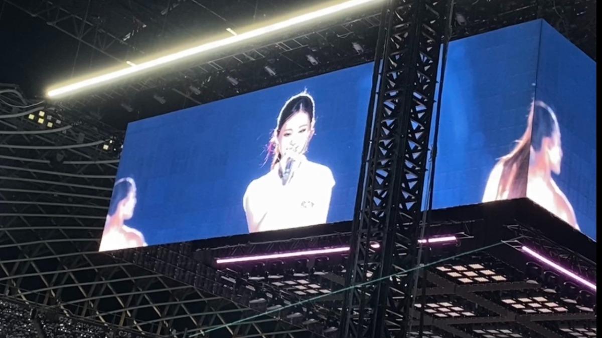 高雄直擊／子瑜自爆媽媽超緊張「像是嫁女兒」　講到哽咽成員圍上來安慰