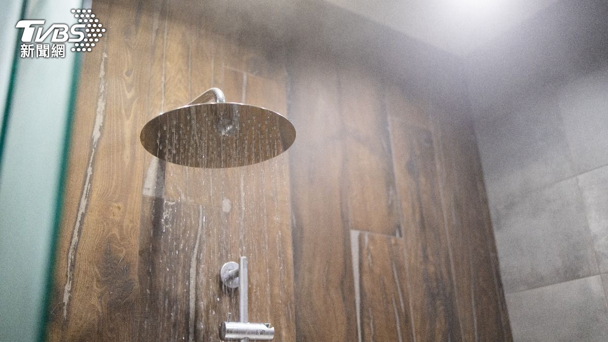 冬天洗熱水澡「5大NG行為」！醫示警：恐昏倒浴室