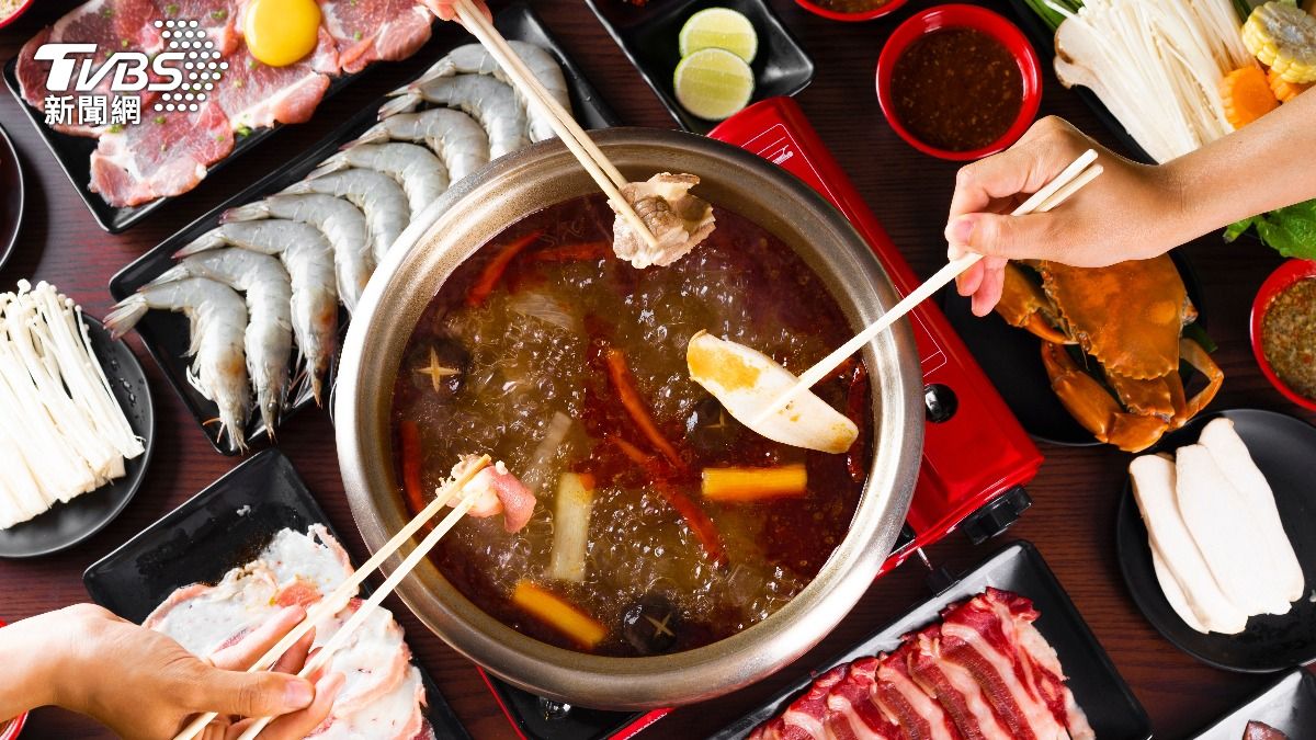 陸火鍋店誤將燃料當鍋底！10多人中毒　經理「喝幾口湯」也送醫