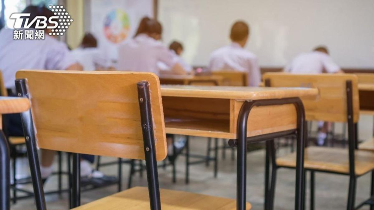 校園宗教爭議再現！德州《十誡》海報將撤　奧地利擬禁頭巾