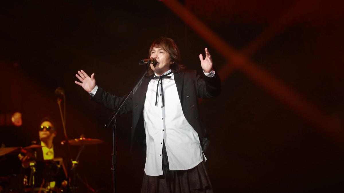 伍佰高雄大玩「波浪舞」！無預警預告「明年重返台北」