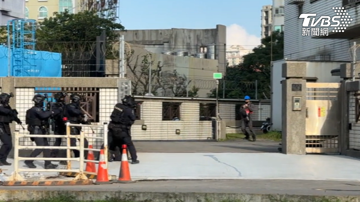 軍訓後首亮相 保二特勤執行海纜站防護操演 警政高層緊盯