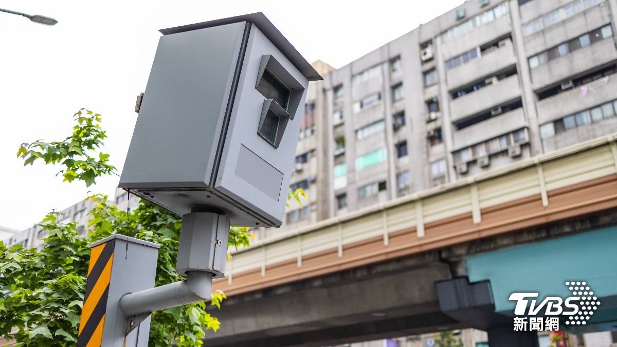 測速照相密度「高日6百倍」死更多人!呱吉:交通設計違人性太爛