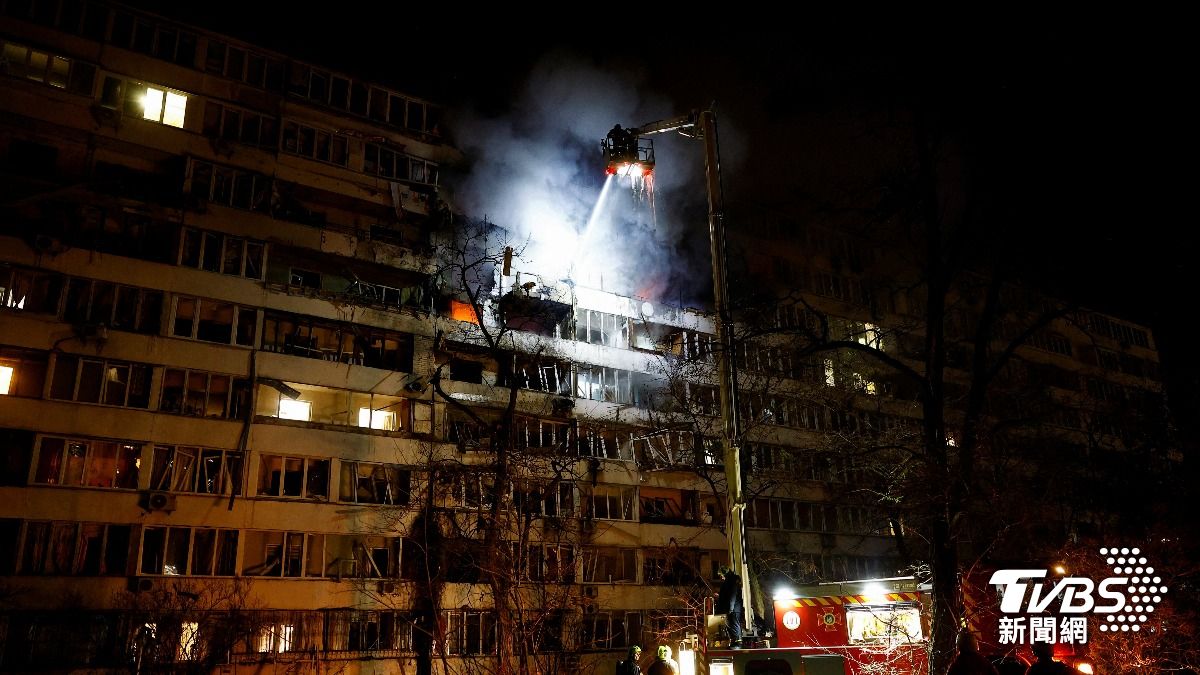 俄烏28點和平計畫還在談！基輔市中心遭轟炸起火　歐盟表態挺烏