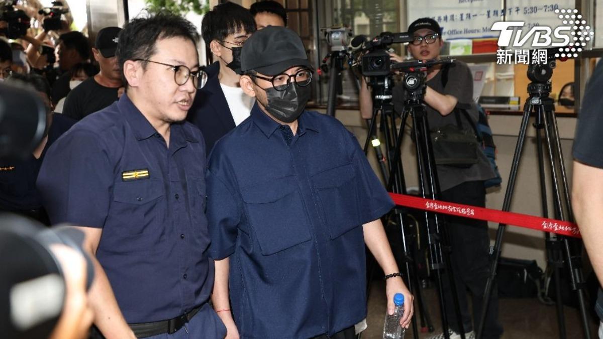 黃子佼案扯出「創意私房」！會員驚見員警、教師、藝人…