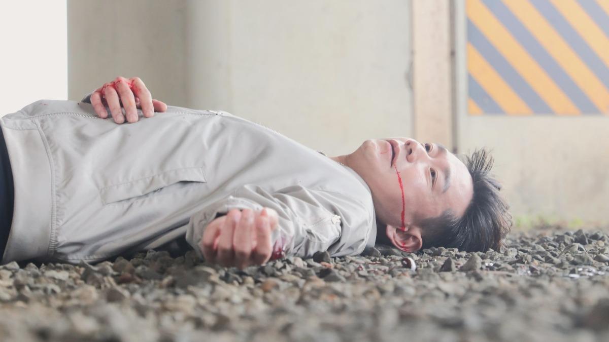 八點檔男星慘死輪下!遭撞倒在泥濘快失溫 陳家逵回憶戲哭到崩潰