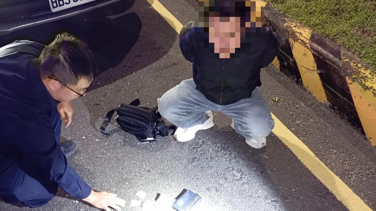 深夜路檢抓包!通緝犯報假資料識破 一車四人全涉毒品