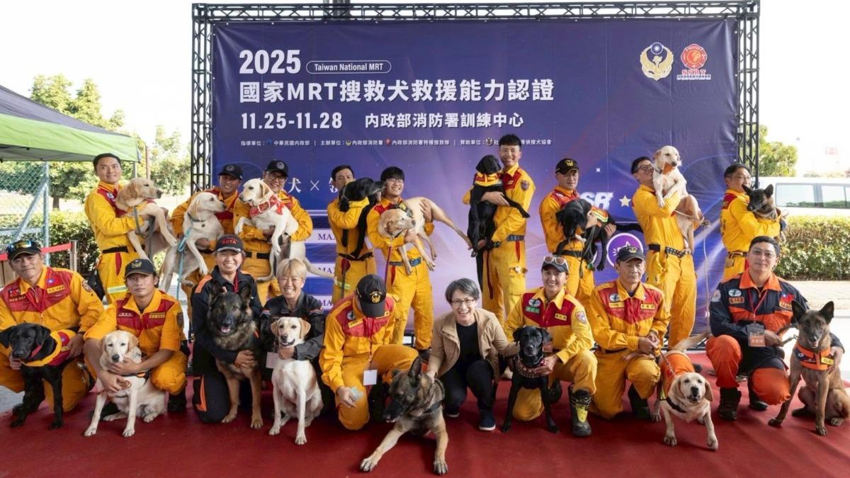Hsiao attends Mission Readiness Test for rescue dogs