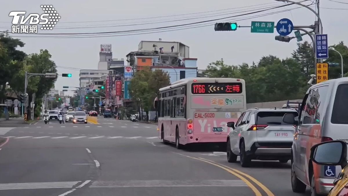 有揮手！學生控司機「連2站不停」態度差　站長：再教育