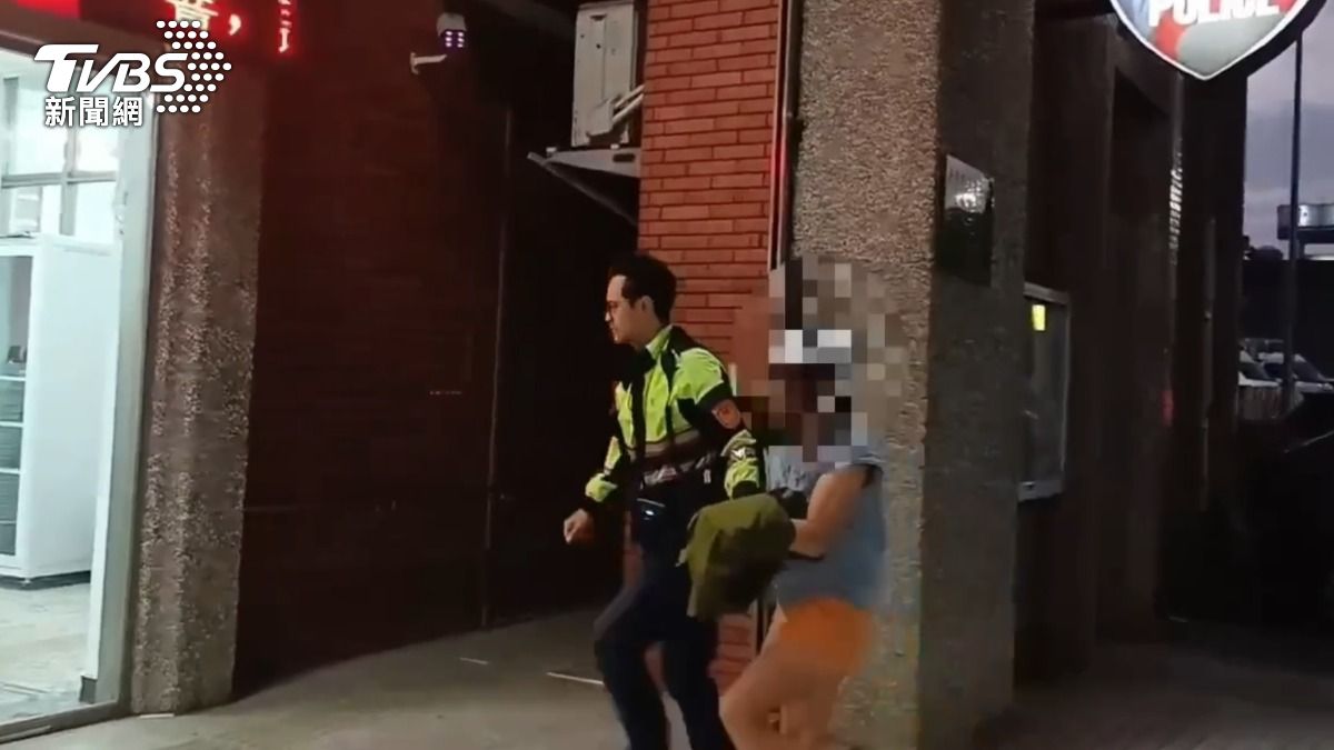 淡水三寶外側車道大迴轉！害騎士猛撞命危　還被抓包酒駕累犯