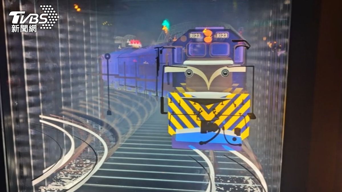 屏東鐵路高架化變美！　萬倉街鐵路橋下辦花漾市集