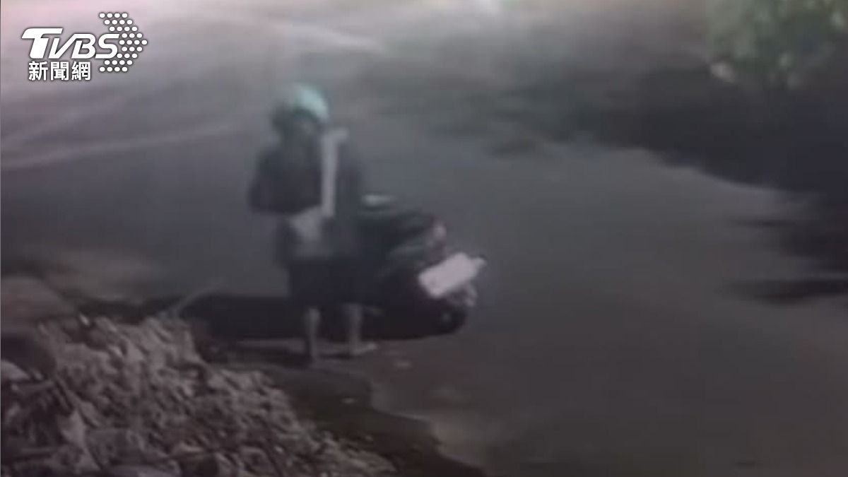 「半夜快閃背包客」潛入裝修工地　熟練動作偷走萬元工具