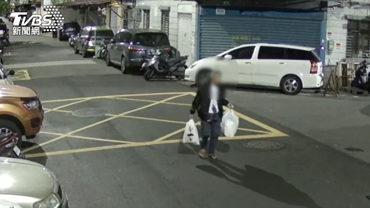 自助洗衣店當家!新北阿伯坐椅上「忘情套弄」 住戶直擊嚇傻