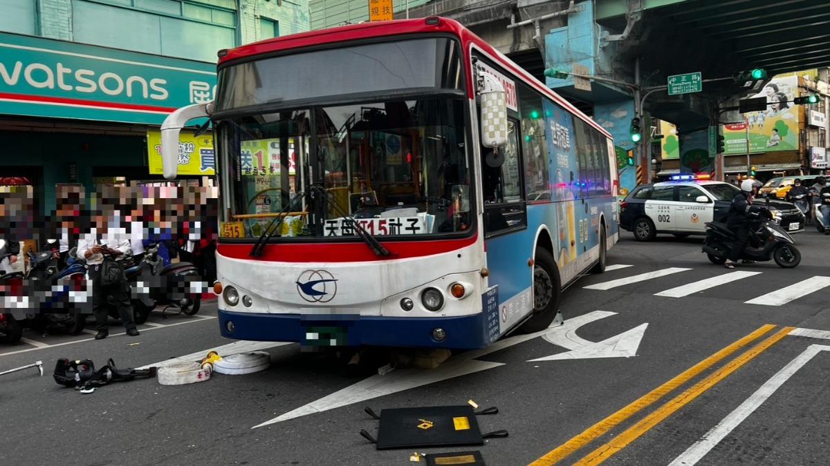 快訊/北市公車撞行人!老翁捲車底「無呼吸心跳」 命危搶救中