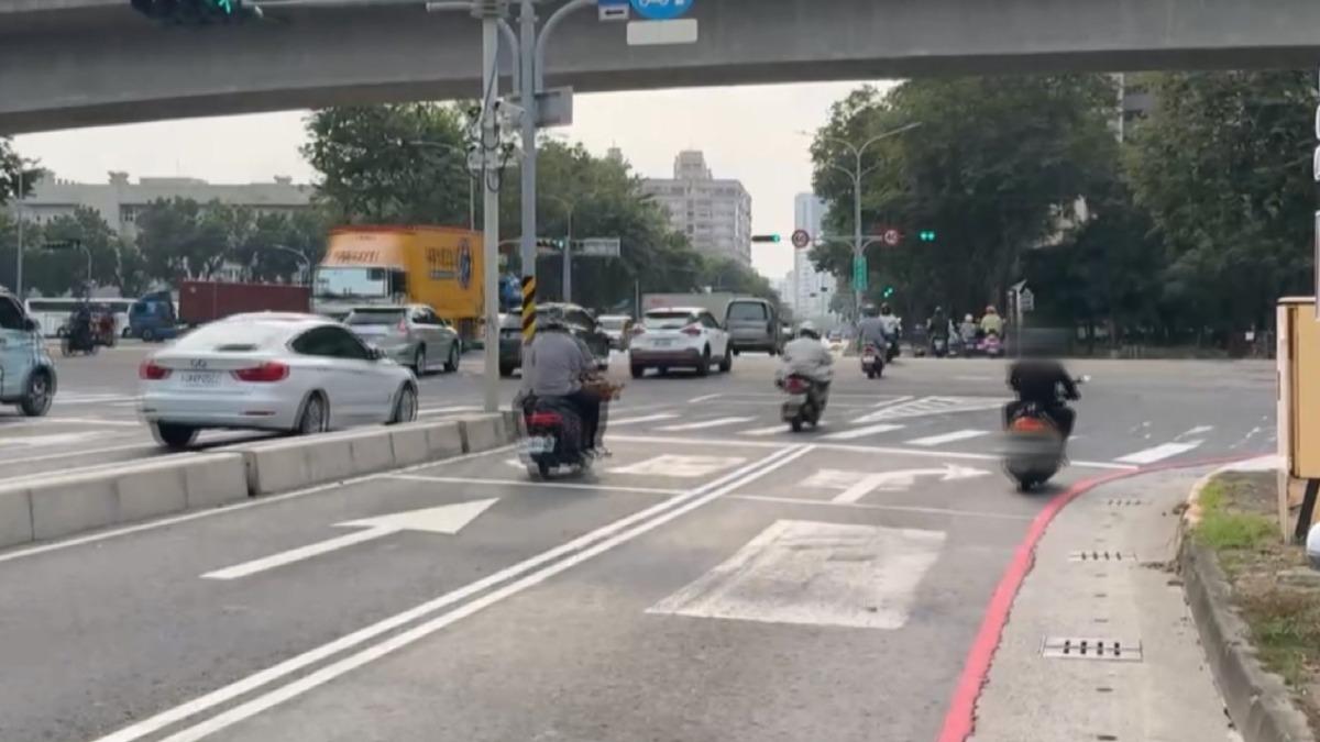 機車族注意標線! 待轉靠右側騎「右轉車道」 恐吃上罰單