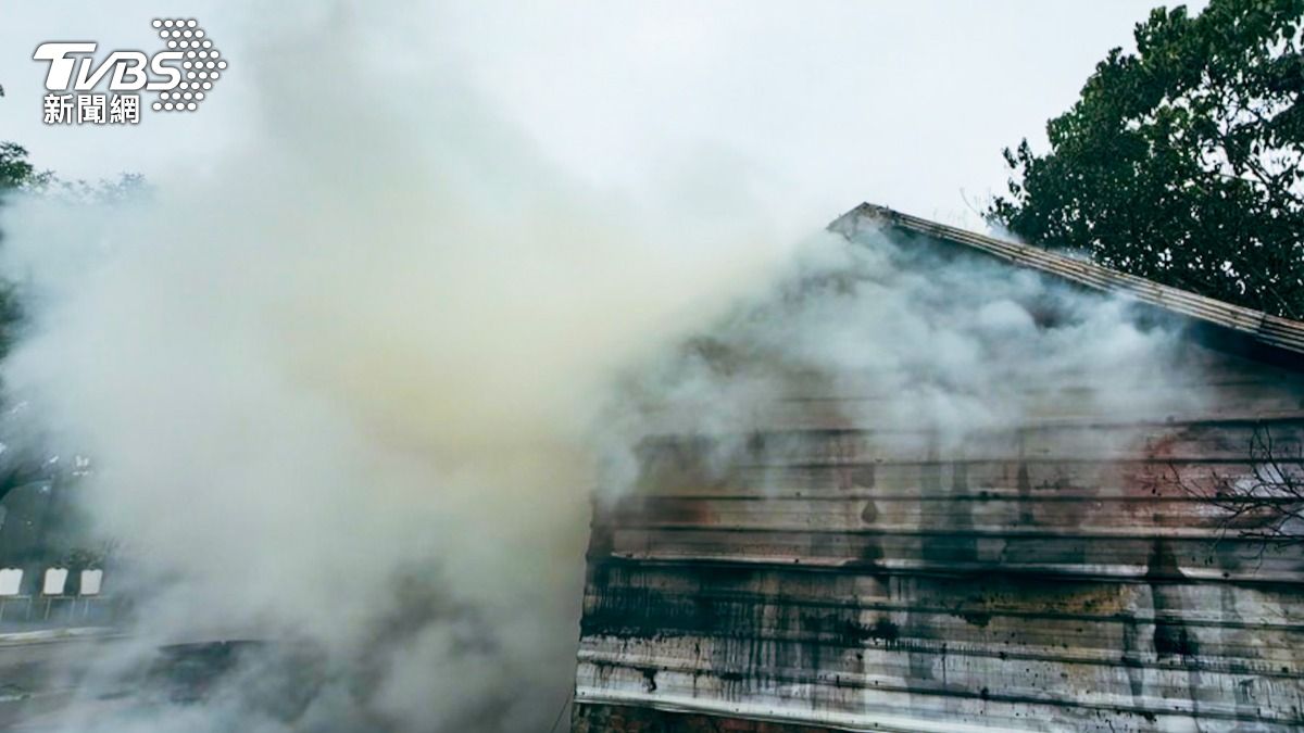 燒柴釀災!台東70年古厝成焦黑廢墟 屋主不捨逃生