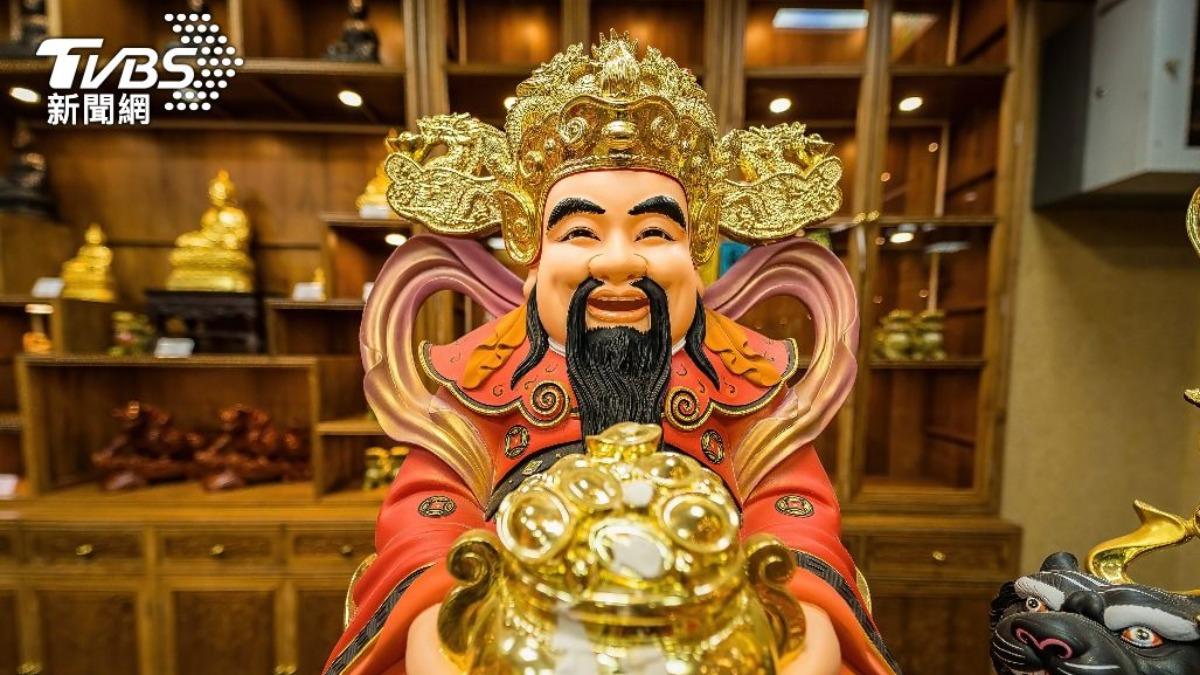 財神眷顧！3生肖冬天「偏財運驚人」　爽數錢數到笑