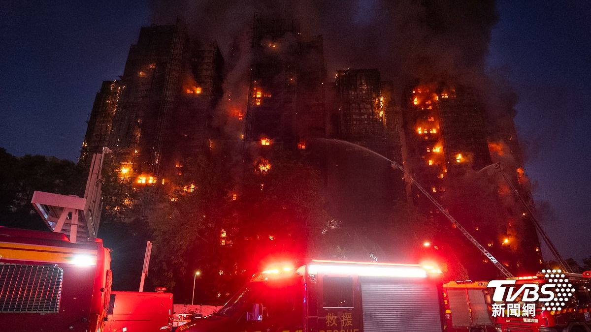 最新/大埔宏福苑大火迄今13死30傷 焚燒11小時仍未撲滅