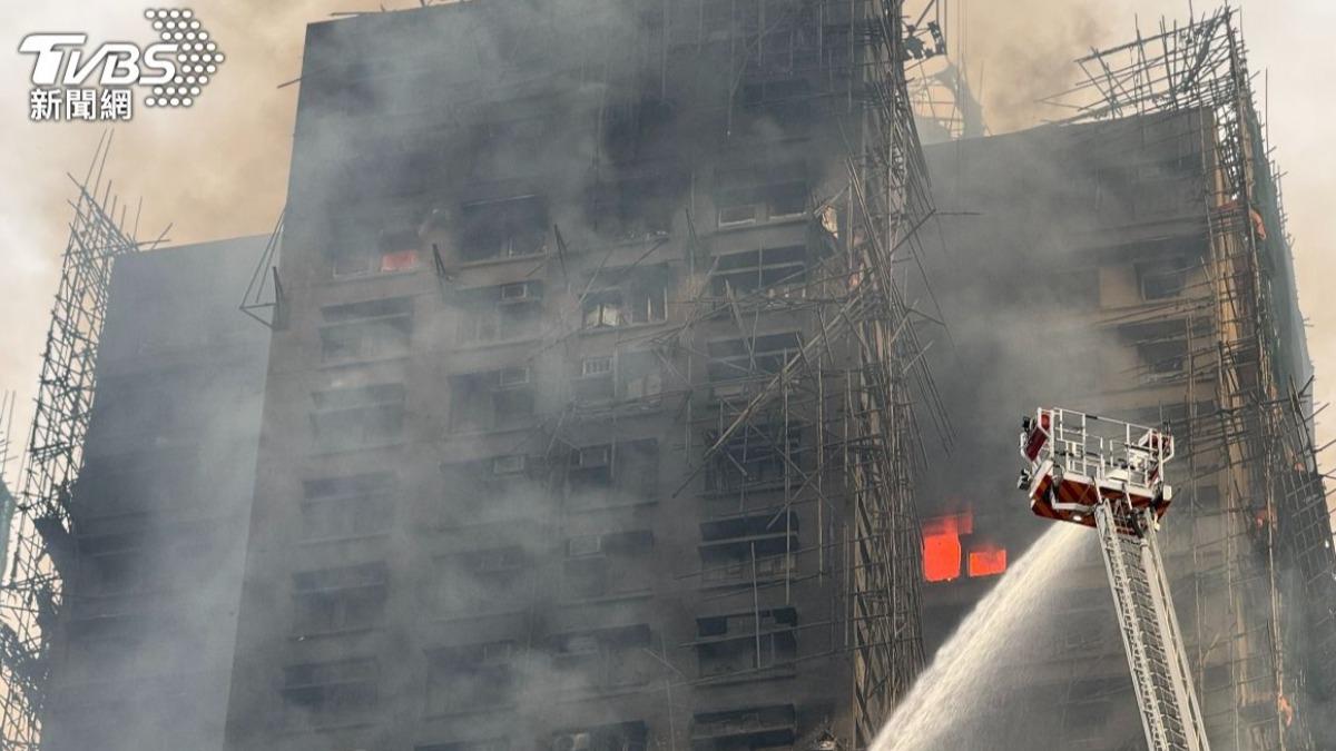 香港大火／宏福苑奪44命！　目擊者爆「工人抽菸」