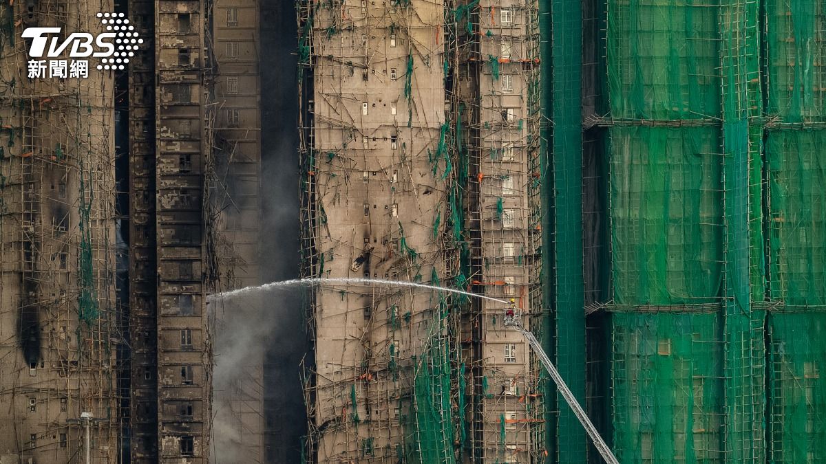 疑未用「阻燃網」！　宏福苑火蔓延快　港警搜公司文件、逮3人