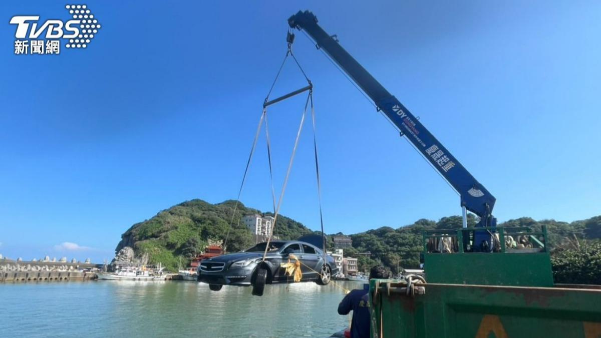 婦開車墜金山漁港身亡！ 身分曝光…竟是關渡王遺孀「漢嫂」