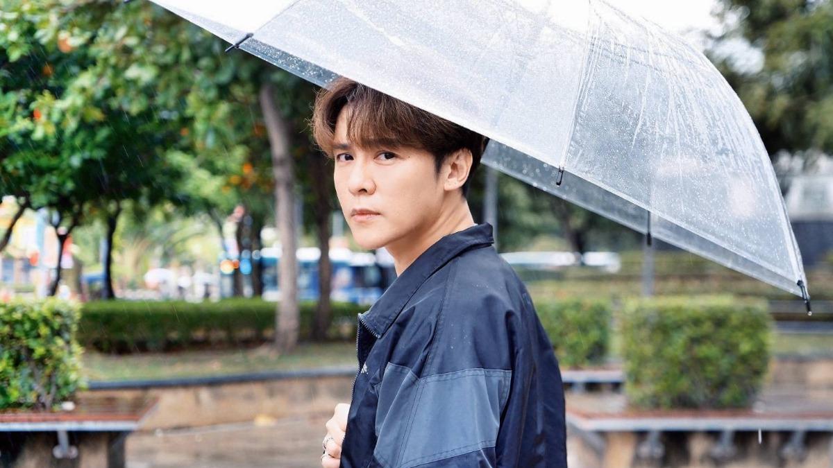 致敬郭富城!男星當女團MV導演 竟自肥親吻成員