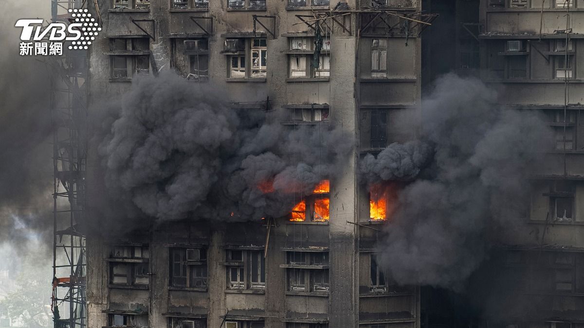 港惡火追因！竹子鷹架易燃　保麗龍封窗　火舌向上竄燒
