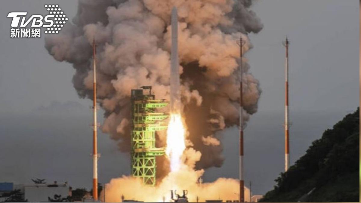 首度官民攜手！韓世界號火箭第4次發射成功　13顆衛星入軌