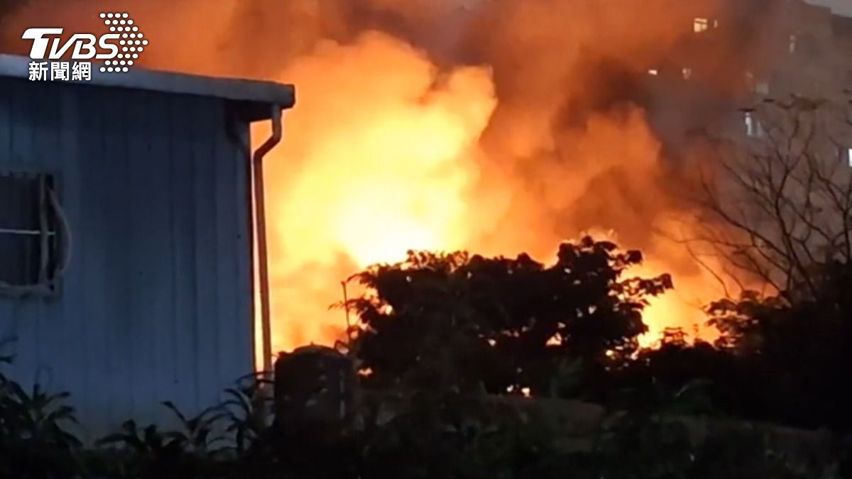 火煙竄天!萬華雙和市場火警1男多處燙傷 逾百人救災