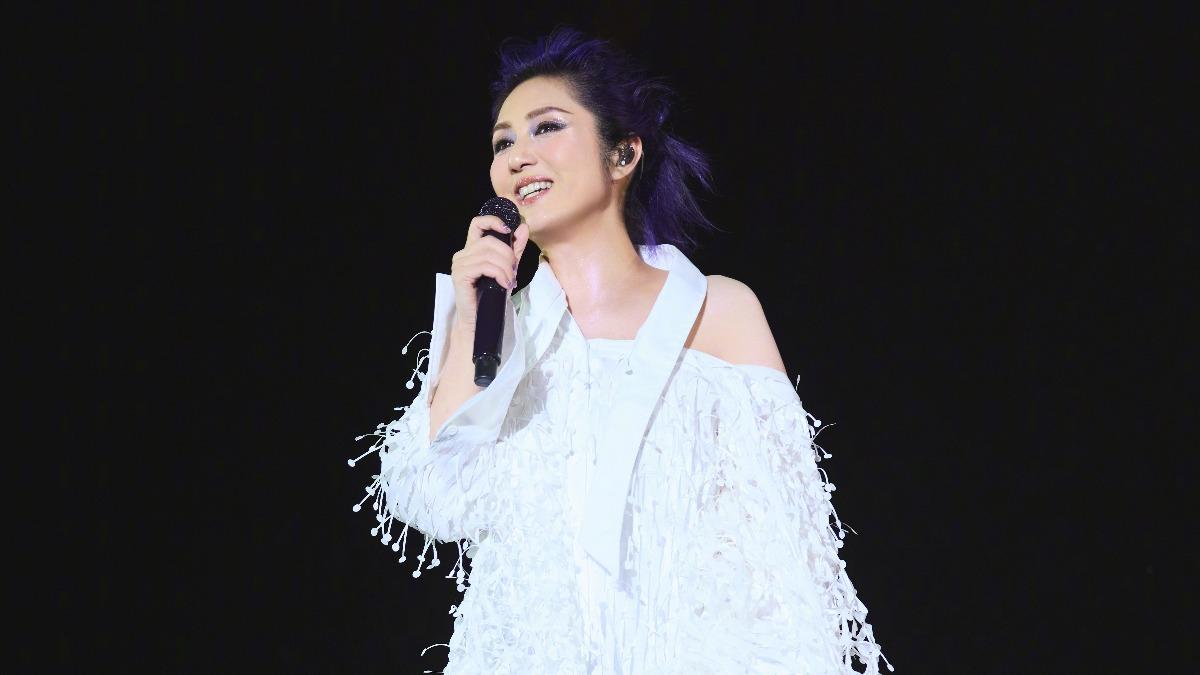 香港大火／楊千嬅照唱！捐首場收益、取消煙火特效　網友不領情