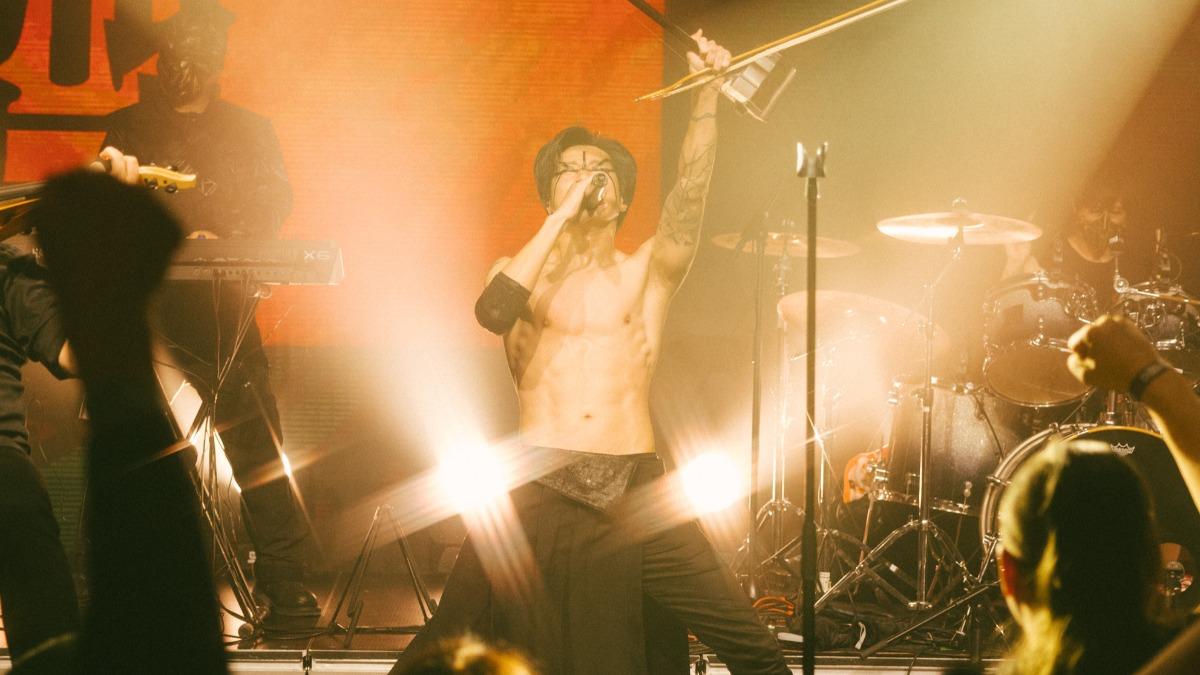 駐芬蘭大使脫了! 林昶佐芬蘭音樂季開唱 大秀肌肉