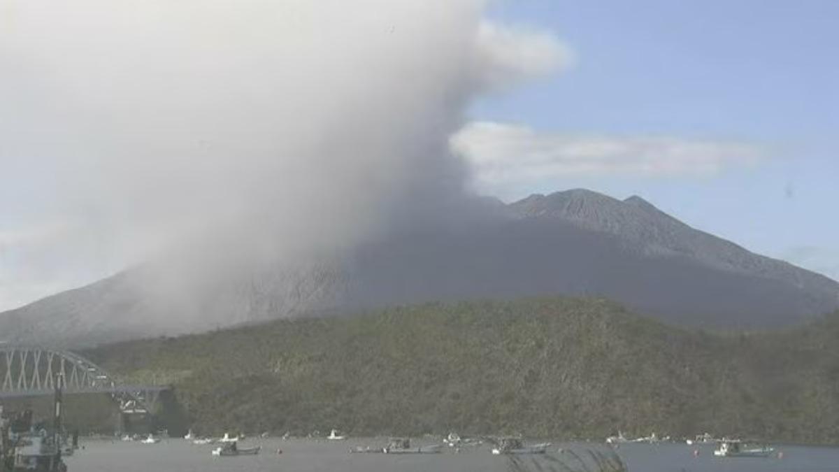 日櫻島火山今又噴！煙柱衝1000公尺高空　再噴這些地恐有火山灰